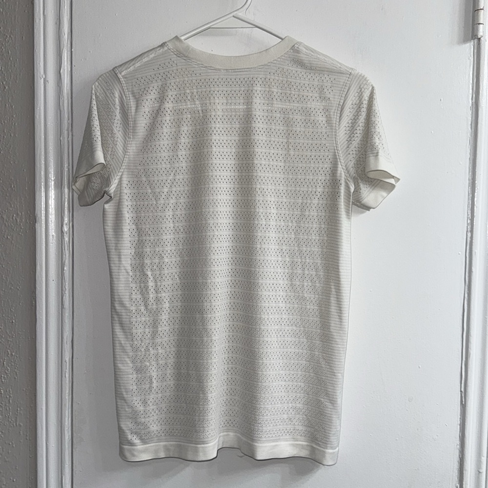 Lululemon short sleeve shirt Breeze By SS size 8 - Picture 11 of 11